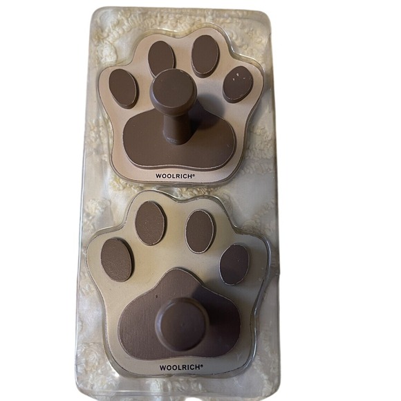 WOOLRICH Kids Bear Paw Coat Hooks Wall Decor Set of 2 New in Pack with screws - Picture 1 of 2